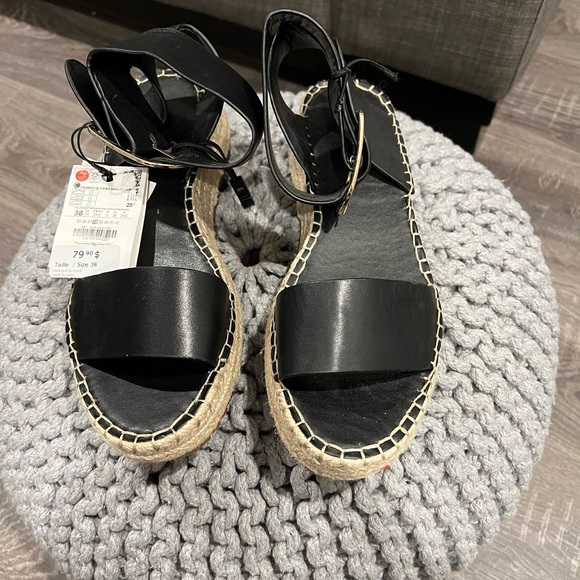 Zara Leather Sandal - Picture 2 of 4